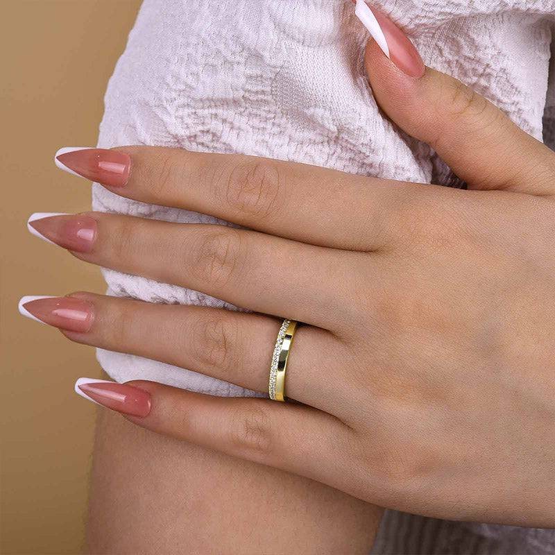 Gold band worn on hand